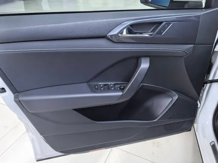 2019 MINI MINI 1.5T 102HP L3 7DCT,autocango,china used car exporter,china ev exporter,chinese used car exporter,chinese used ev exporter