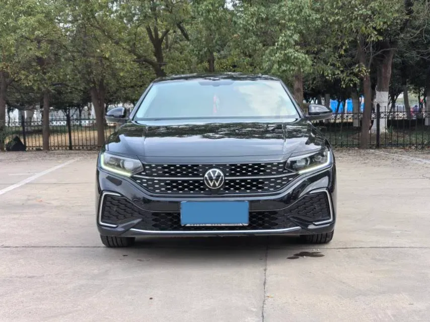 2023 Volkswagen Passat 2.0T 186HP L4 7DCT,autocango,china used car exporter,china ev exporter,chinese used car exporter,chinese used ev exporter