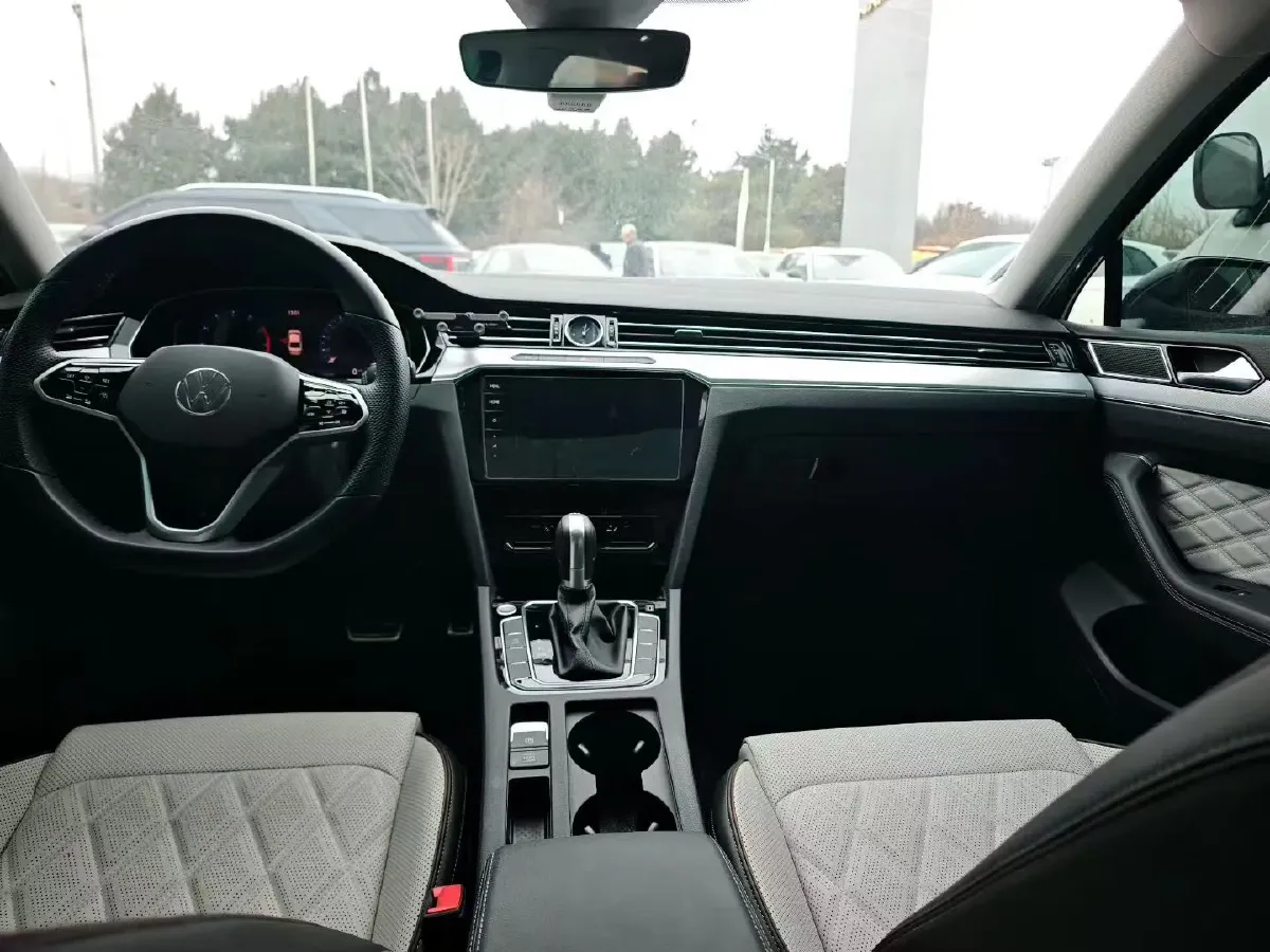 2024 Volkswagen Magotan 2.0T 186HP L4 7DCT,autocango,china used car exporter,china ev exporter,chinese used car exporter,chinese used ev exporter