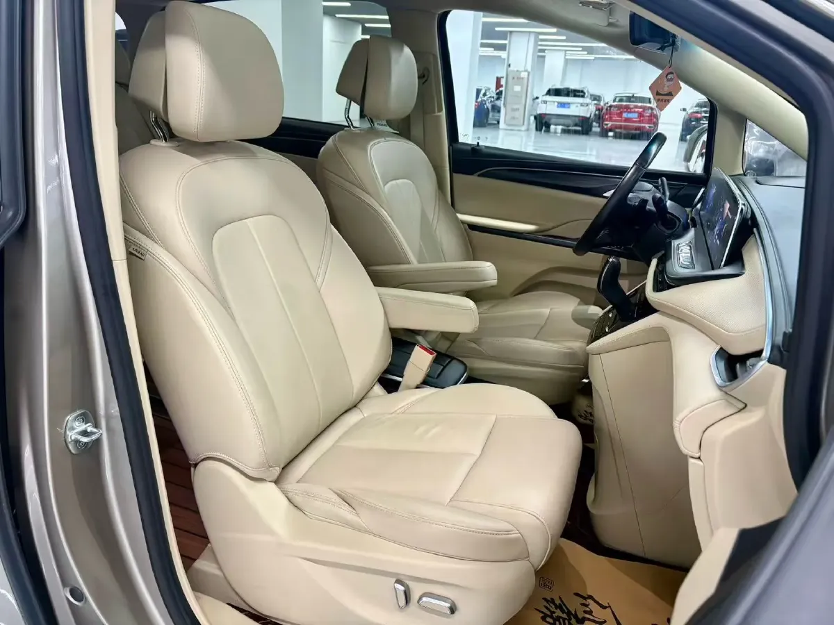 2023 Buick GL8 2.0T 237HP L4 9AT,autocango,china used car exporter,china ev exporter,chinese used car exporter,chinese used ev exporter