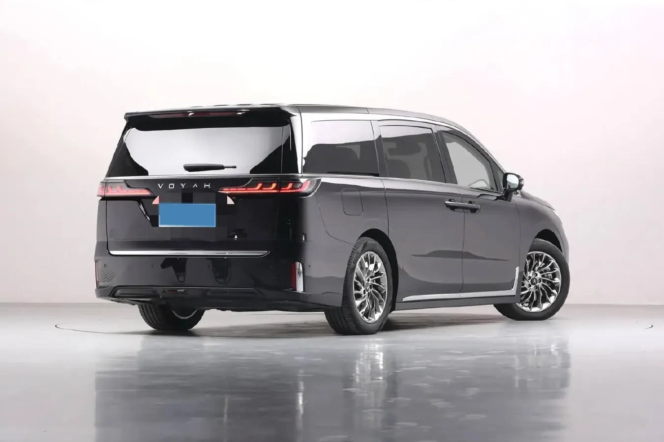 2024 Voyah Dream 1.5T 150HP L4 PHEV 43KWH,autocango,china used car exporter,china ev exporter,chinese used car exporter,chinese used ev exporter