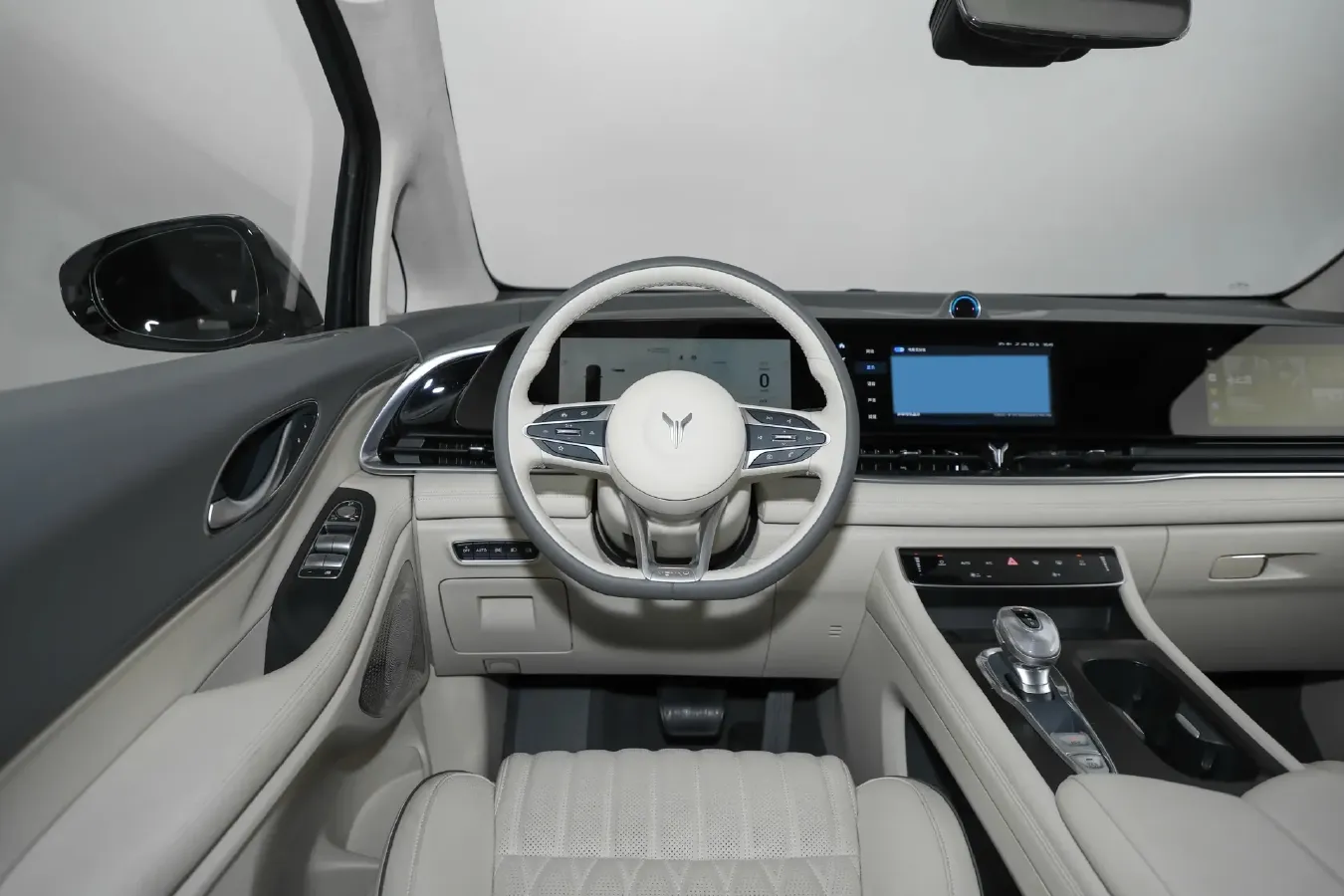 2024 Voyah Dream 1.5T 150HP L4 PHEV 43KWH,autocango,china used car exporter,china ev exporter,chinese used car exporter,chinese used ev exporter