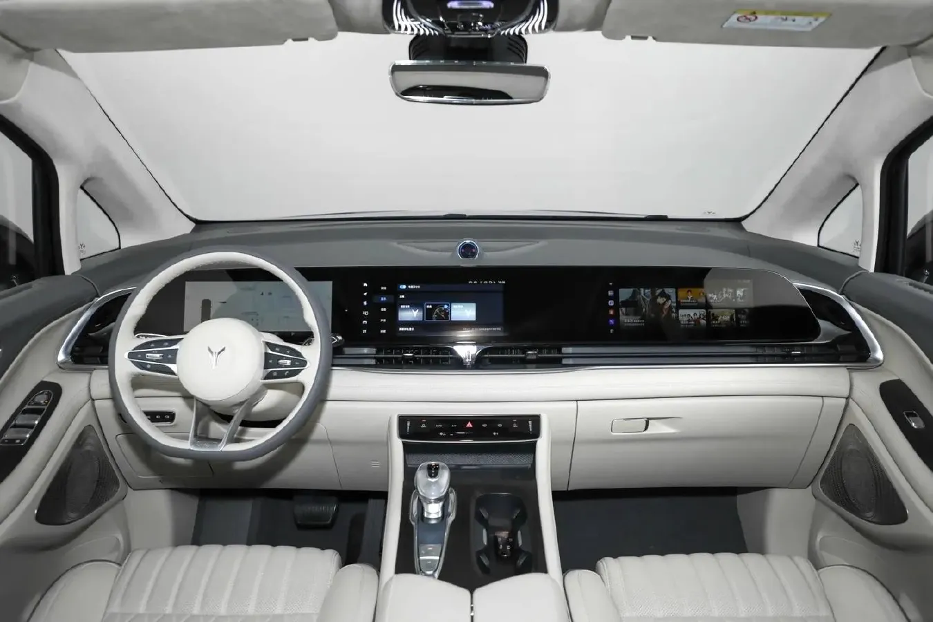 2024 Voyah Dream 1.5T 150HP L4 PHEV 43KWH,autocango,china used car exporter,china ev exporter,chinese used car exporter,chinese used ev exporter