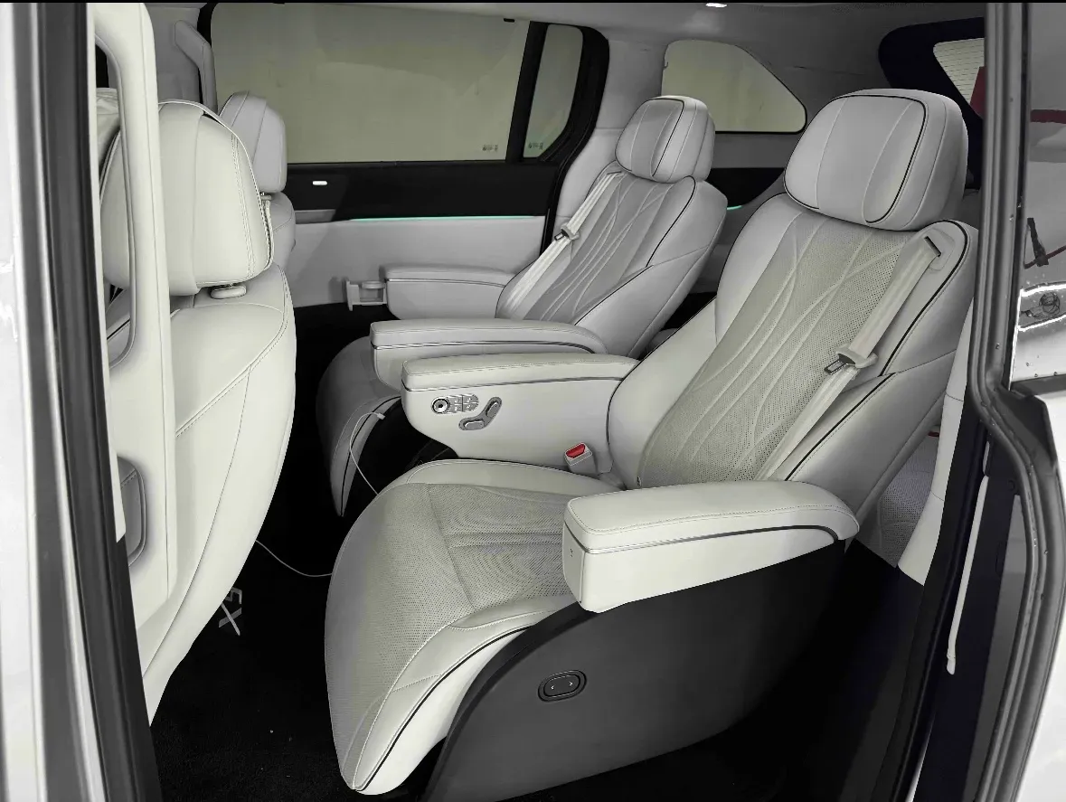 2024 Xpeng X9 BEV 84.5KWH,autocango,china used car exporter,china ev exporter,chinese used car exporter,chinese used ev exporter