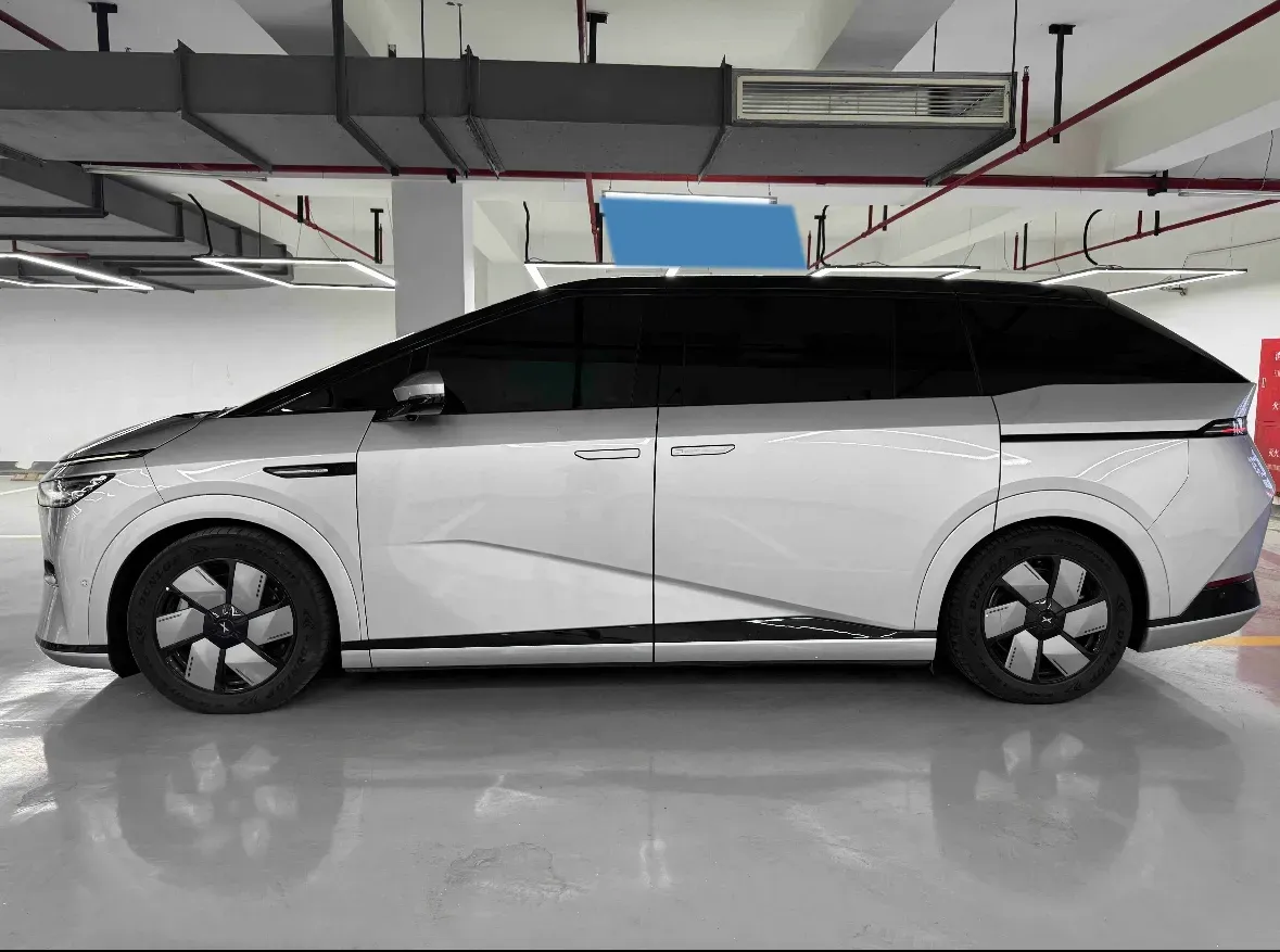 2024 Xpeng X9 BEV 84.5KWH,autocango,china used car exporter,china ev exporter,chinese used car exporter,chinese used ev exporter