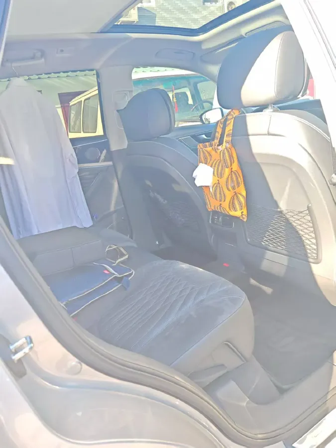 2022 HongQi HS5 2.0T 224HP L4 6AT,autocango,china used car exporter,china ev exporter,chinese used car exporter,chinese used ev exporter