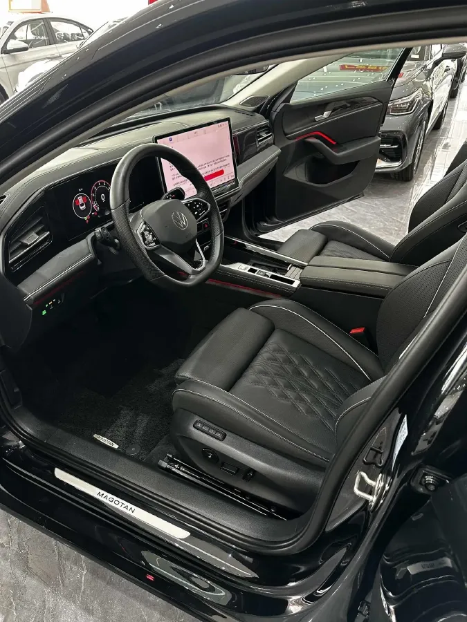 2024 Volkswagen Magotan 2.0T 220HP L4 7DCT,autocango,china used car exporter,china ev exporter,chinese used car exporter,chinese used ev exporter