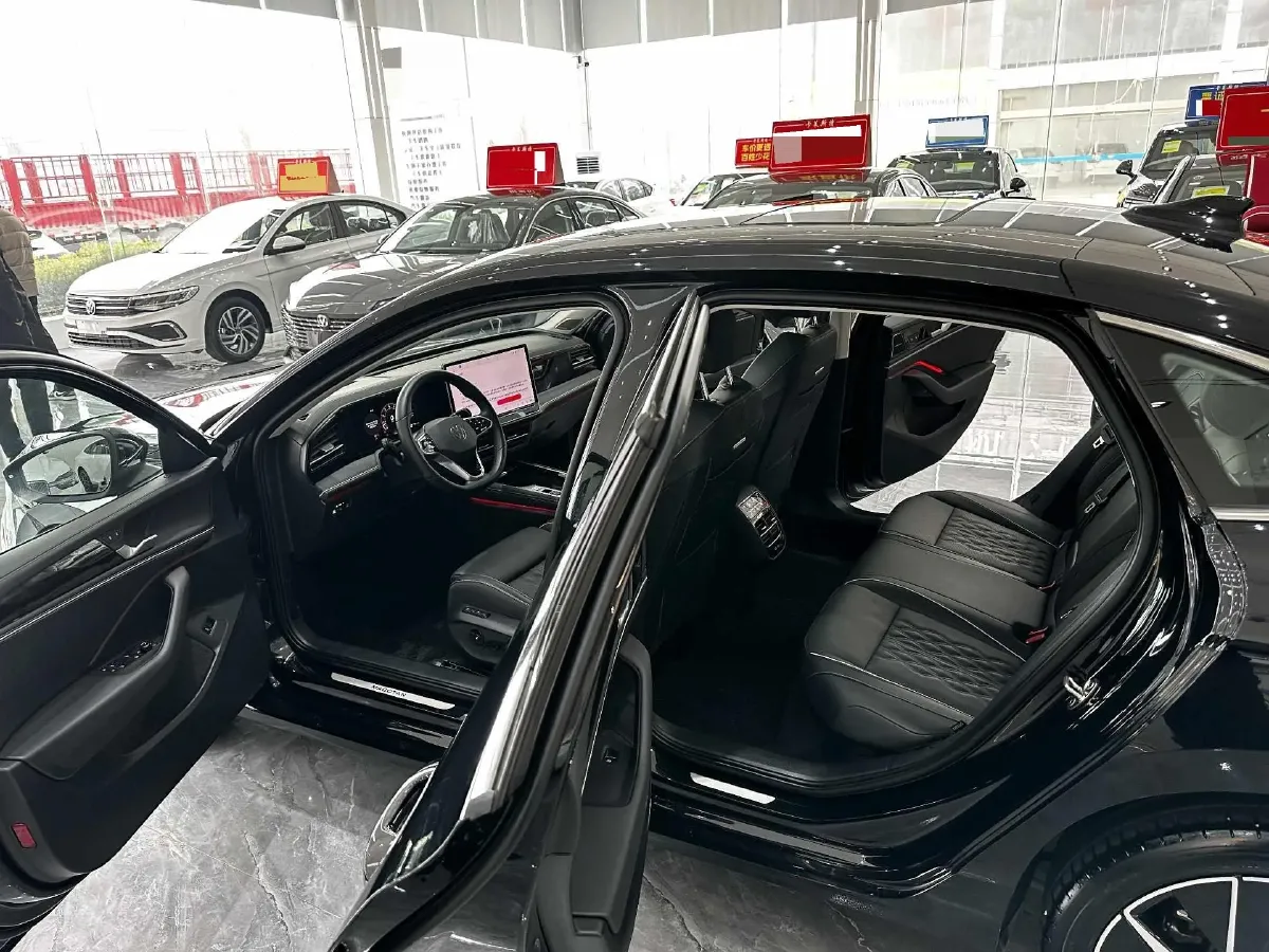 2024 Volkswagen Magotan 2.0T 220HP L4 7DCT,autocango,china used car exporter,china ev exporter,chinese used car exporter,chinese used ev exporter