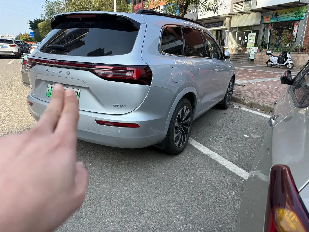 2024 AITO AITO M7 1.5T 152HP L4 REEV 40KWH,autocango,china used car exporter,china ev exporter,chinese used car exporter,chinese used ev exporter