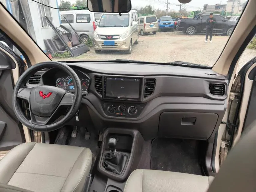 2021 WuLing HongGuang Plus 1.5T 147HP L4 6MT,autocango,china used car exporter,china ev exporter,chinese used car exporter,chinese used ev exporter