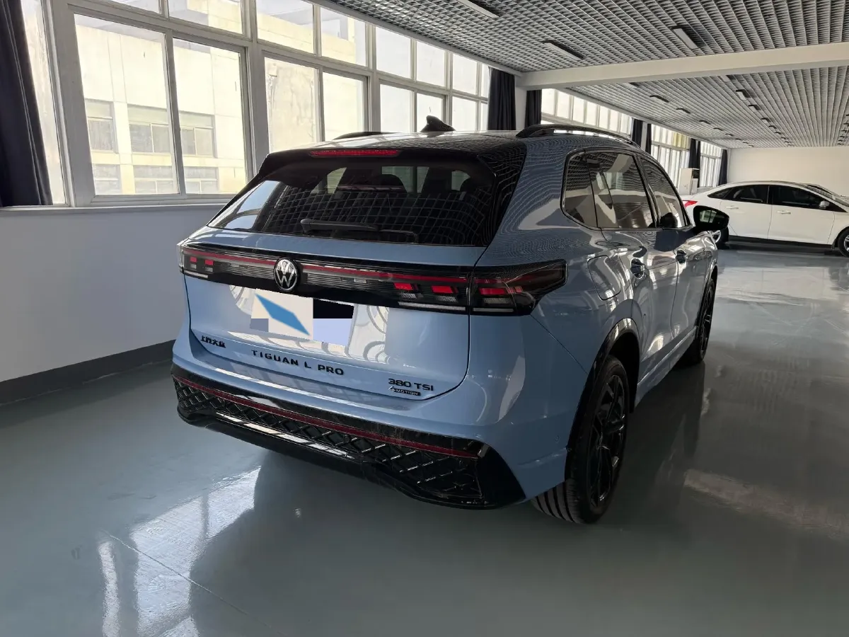2025 Volkswagen Tiguan L 2.0T 220HP L4 7DCT,autocango,china used car exporter,china ev exporter,chinese used car exporter,chinese used ev exporter