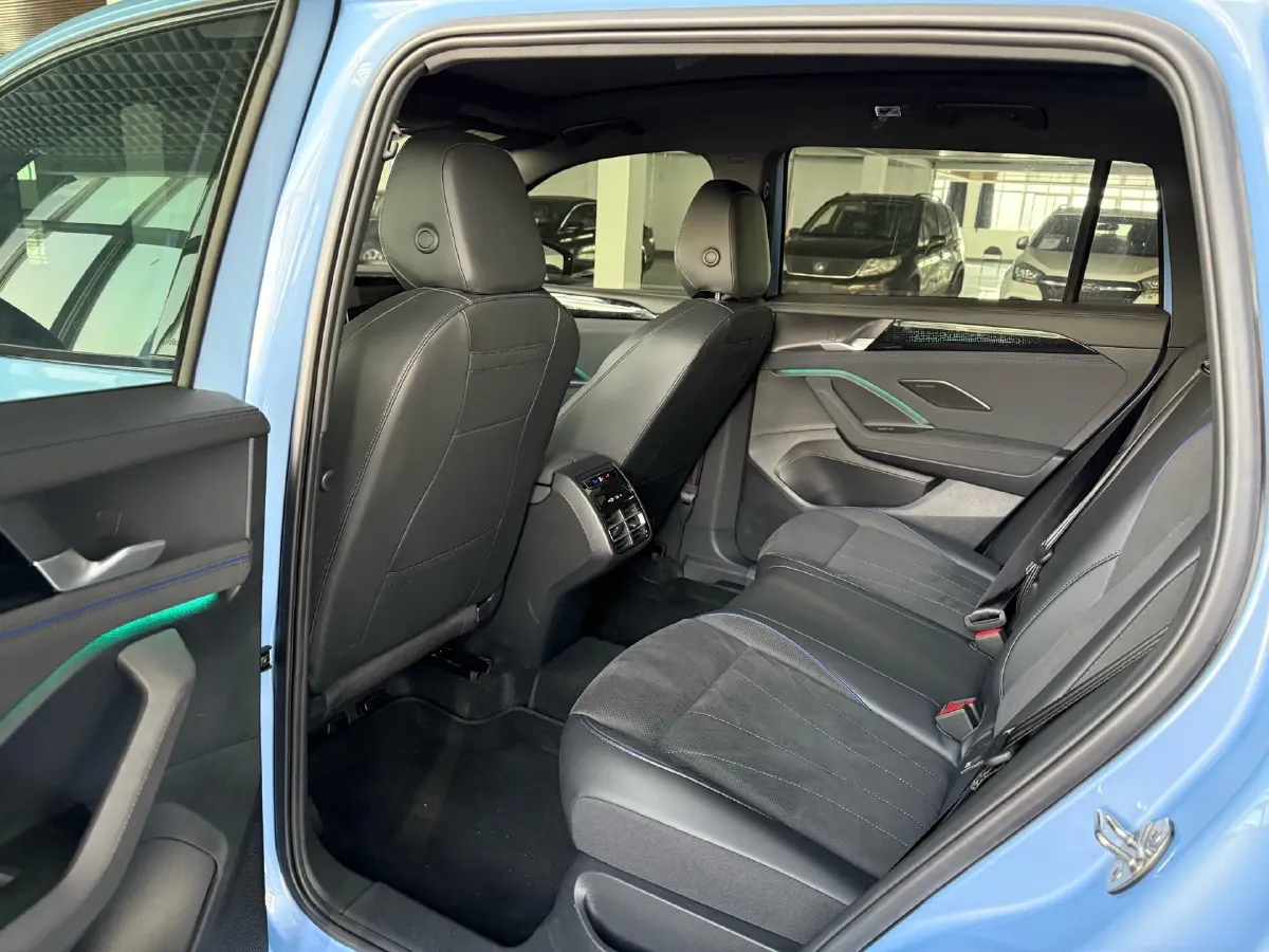 2025 Volkswagen Tiguan L 2.0T 220HP L4 7DCT,autocango,china used car exporter,china ev exporter,chinese used car exporter,chinese used ev exporter