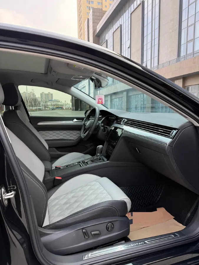 2025 Volkswagen Magotan 1.4T 150HP L4 7DCT,autocango,china used car exporter,china ev exporter,chinese used car exporter,chinese used ev exporter