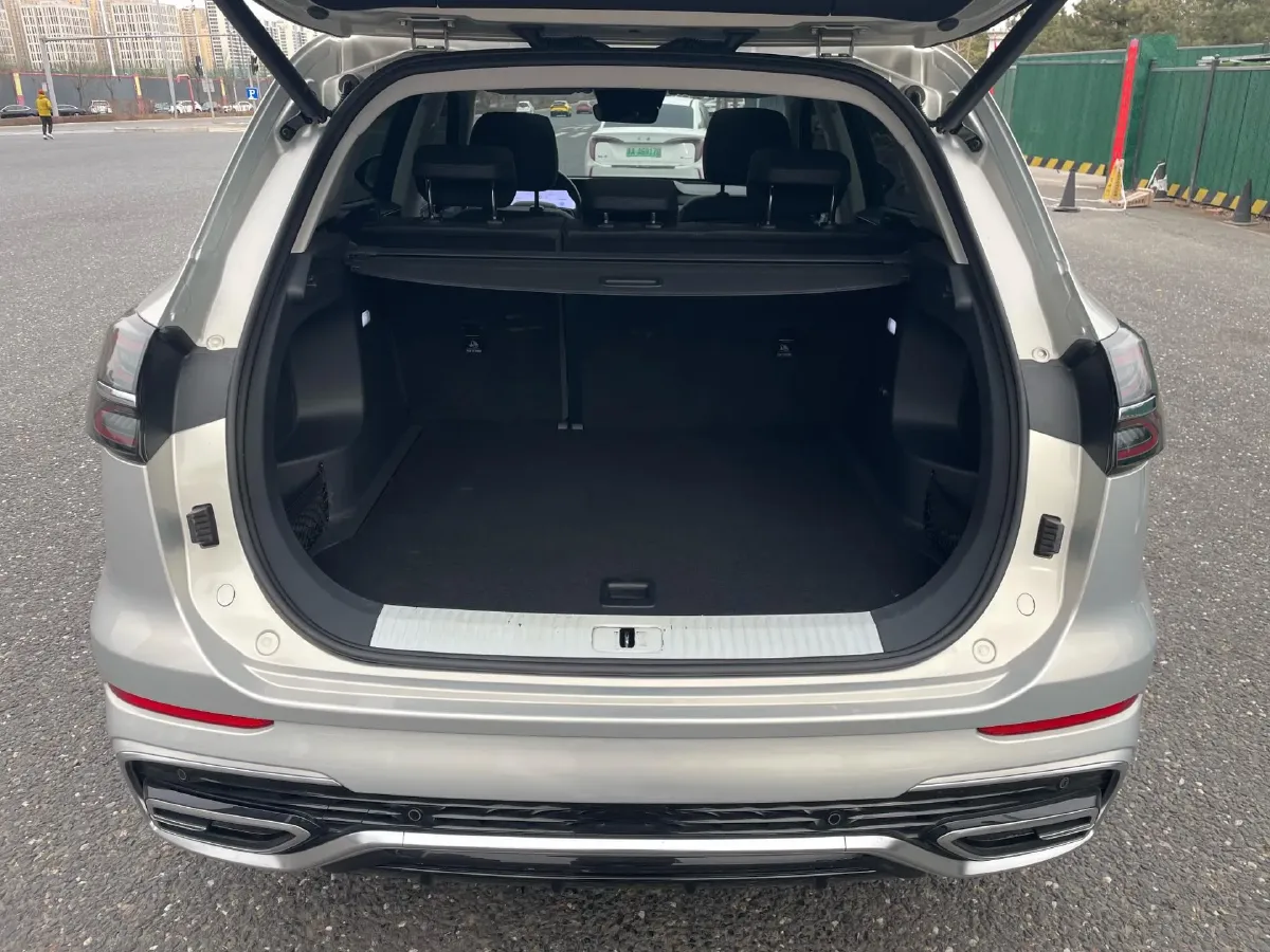 2023 HongQi HS5 2.0T 252HP L4 8AT,autocango,china used car exporter,china ev exporter,chinese used car exporter,chinese used ev exporter