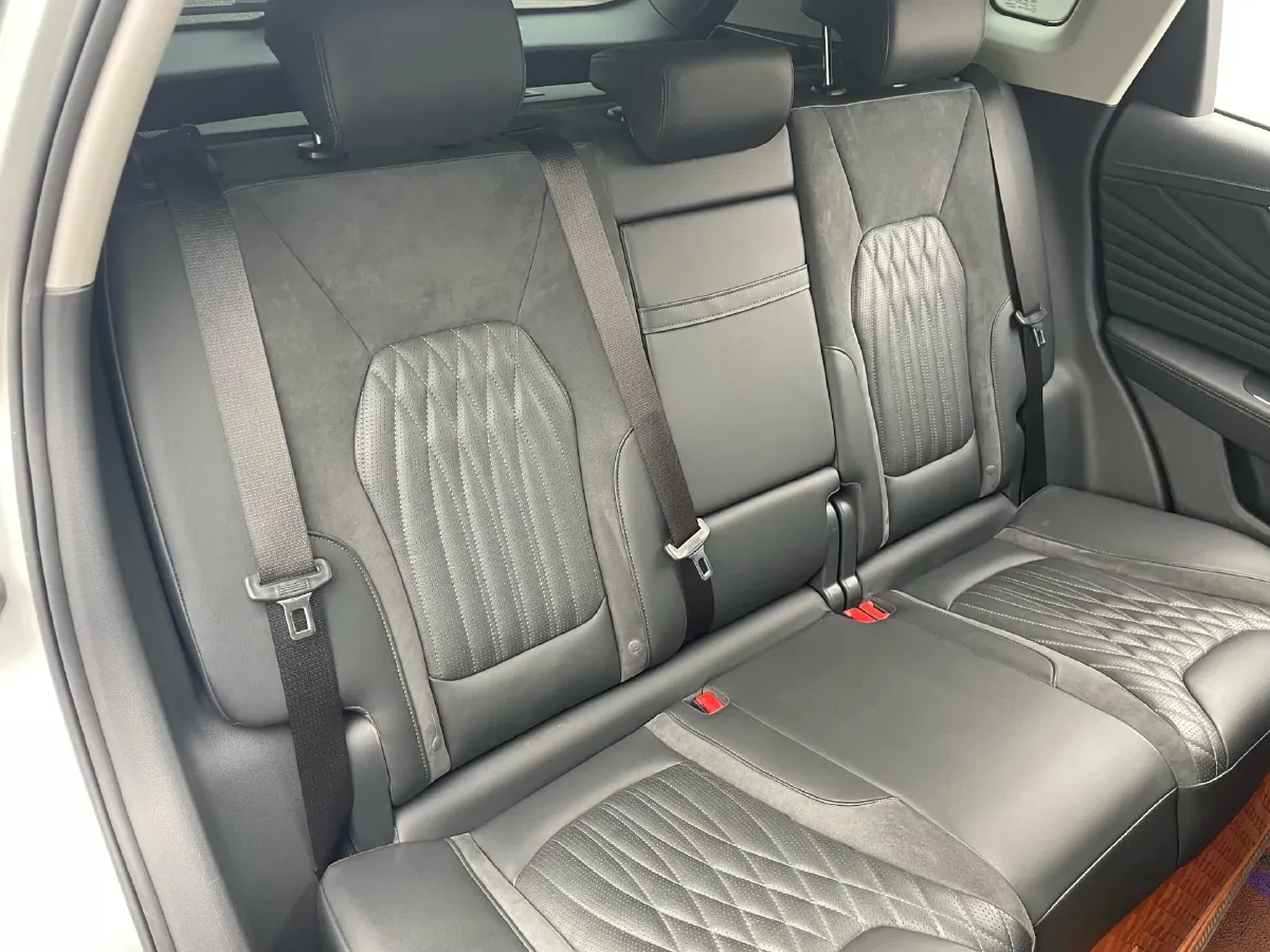 2023 HongQi HS5 2.0T 252HP L4 8AT,autocango,china used car exporter,china ev exporter,chinese used car exporter,chinese used ev exporter