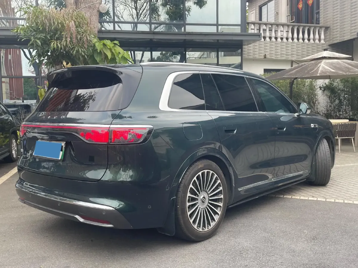 2025 AITO AITO M8 REEV 160HP REEV 53.4KWH,autocango,china used car exporter,china ev exporter,chinese used car exporter,chinese used ev exporter