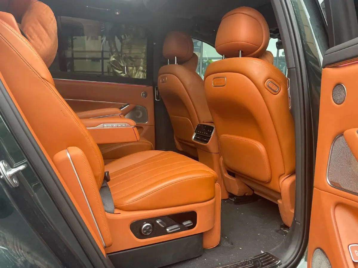 2025 AITO AITO M8 REEV 160HP REEV 53.4KWH,autocango,china used car exporter,china ev exporter,chinese used car exporter,chinese used ev exporter