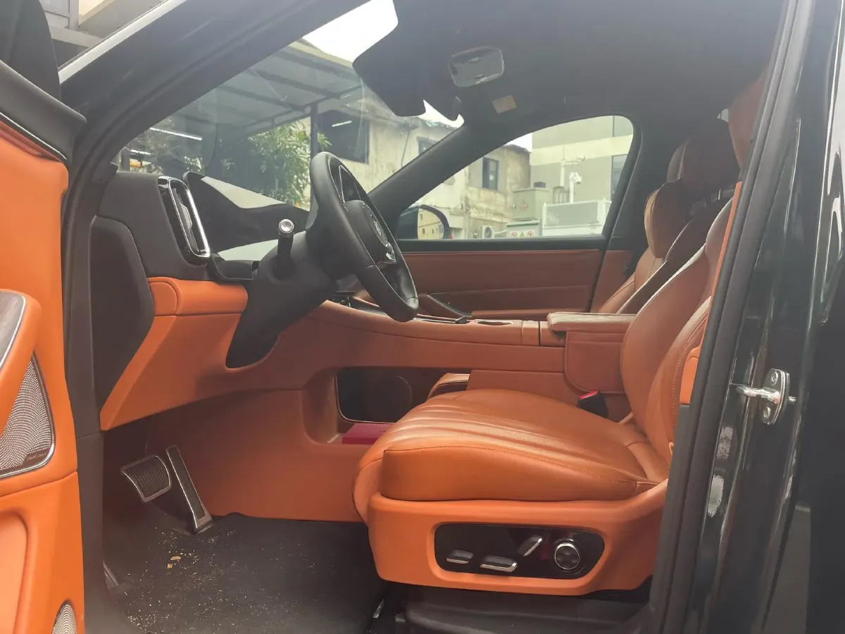 2025 AITO AITO M8 REEV 160HP REEV 53.4KWH,autocango,china used car exporter,china ev exporter,chinese used car exporter,chinese used ev exporter