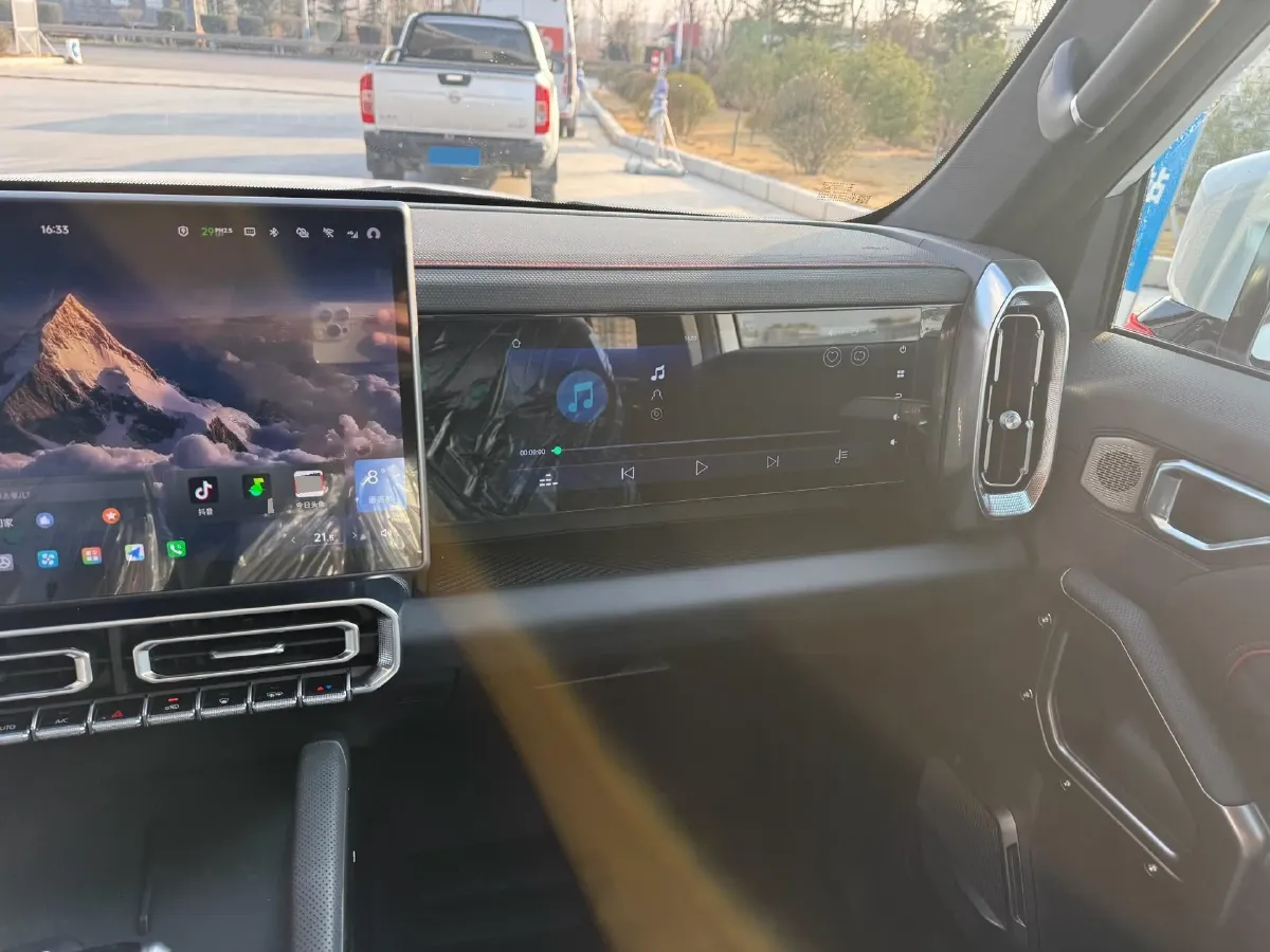 2025 Jetour Traveller 1.5T 184HP L4 7DCT,autocango,china used car exporter,china ev exporter,chinese used car exporter,chinese used ev exporter