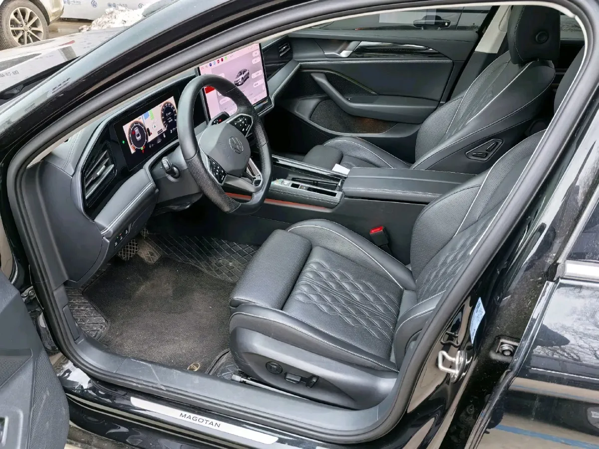 2024 Volkswagen Magotan 2.0T 220HP L4 7DCT,autocango,china used car exporter,china ev exporter,chinese used car exporter,chinese used ev exporter