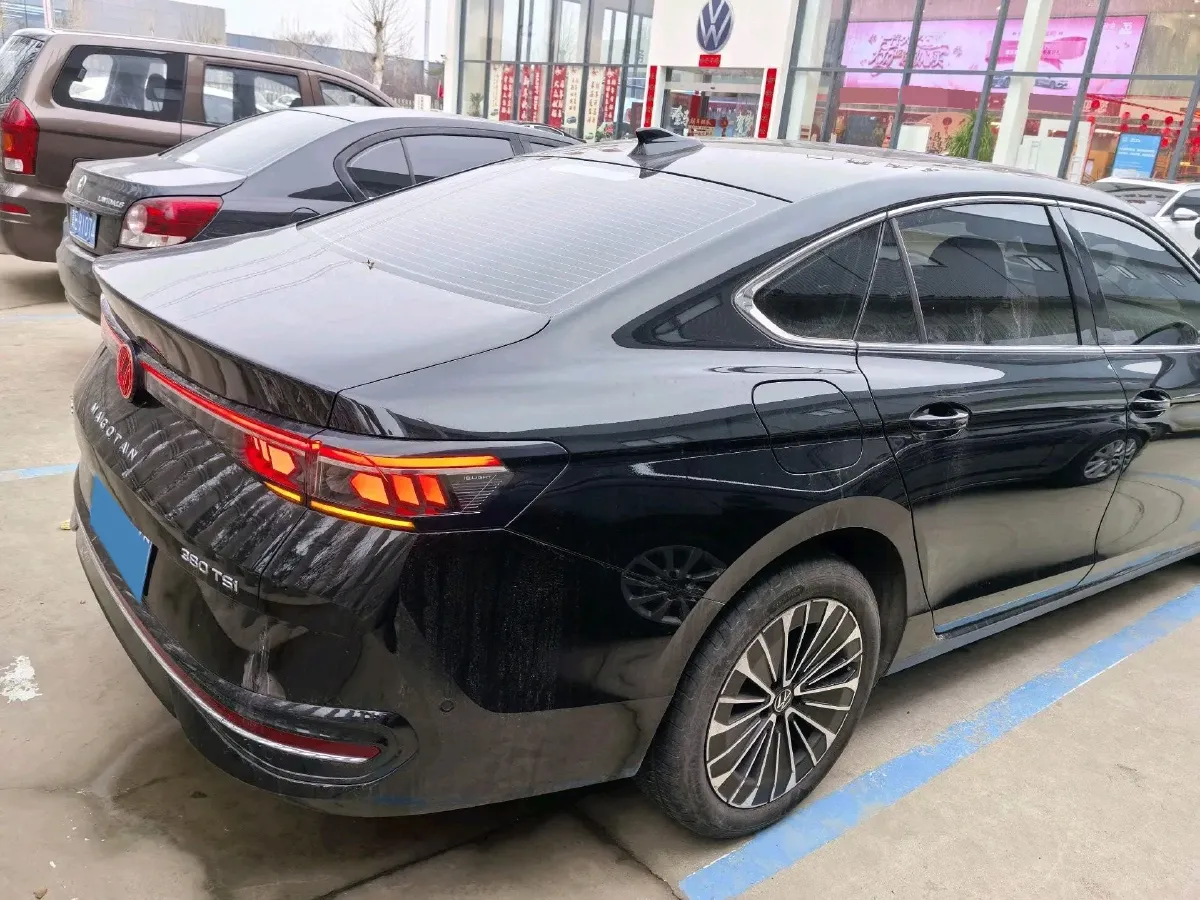 2024 Volkswagen Magotan 2.0T 220HP L4 7DCT,autocango,china used car exporter,china ev exporter,chinese used car exporter,chinese used ev exporter