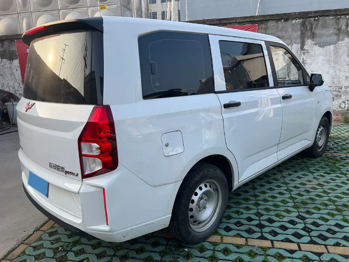 2021 WuLing HongGuang Plus 1.5L 99HP L4 6MT,autocango,china used car exporter,china ev exporter,chinese used car exporter,chinese used ev exporter