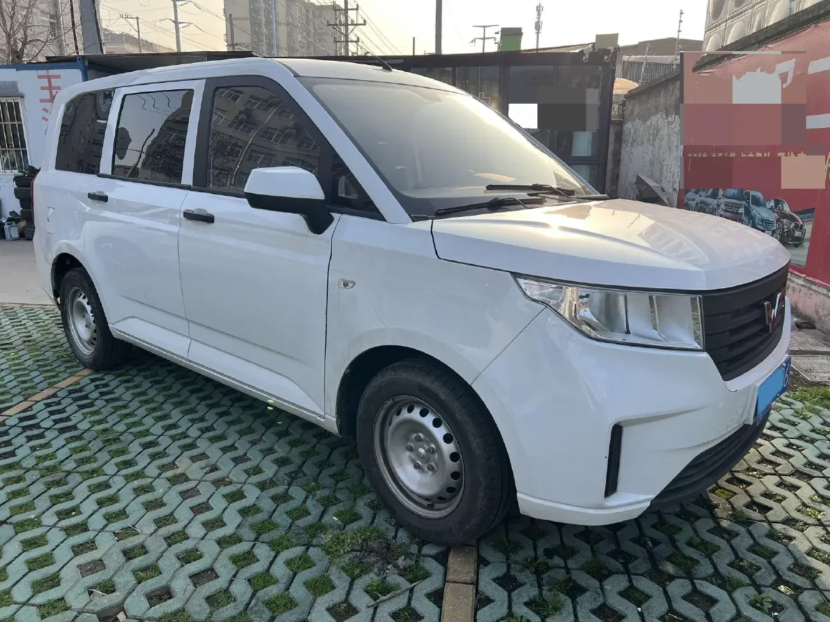 2021 WuLing HongGuang Plus 1.5L 99HP L4 6MT,autocango,china used car exporter,china ev exporter,chinese used car exporter,chinese used ev exporter