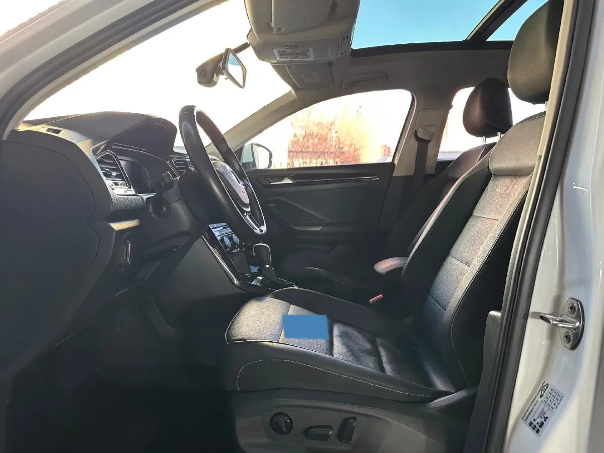 2022 Volkswagen T-Roc 1.4T 150HP L4 7DCT,autocango,china used car exporter,china ev exporter,chinese used car exporter,chinese used ev exporter