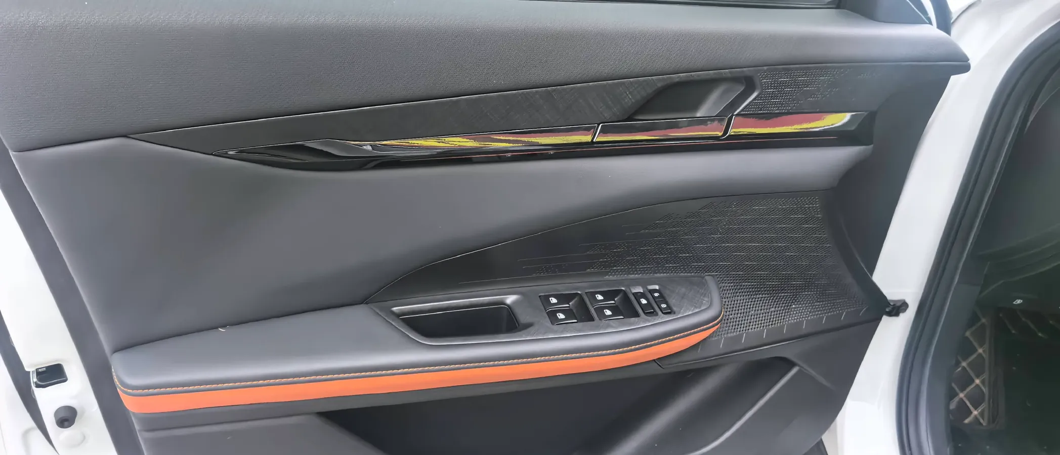 2023 ChangAn UNI-V 1.5T 188HP L4 7DCT,autocango,china used car exporter,china ev exporter,chinese used car exporter,chinese used ev exporter