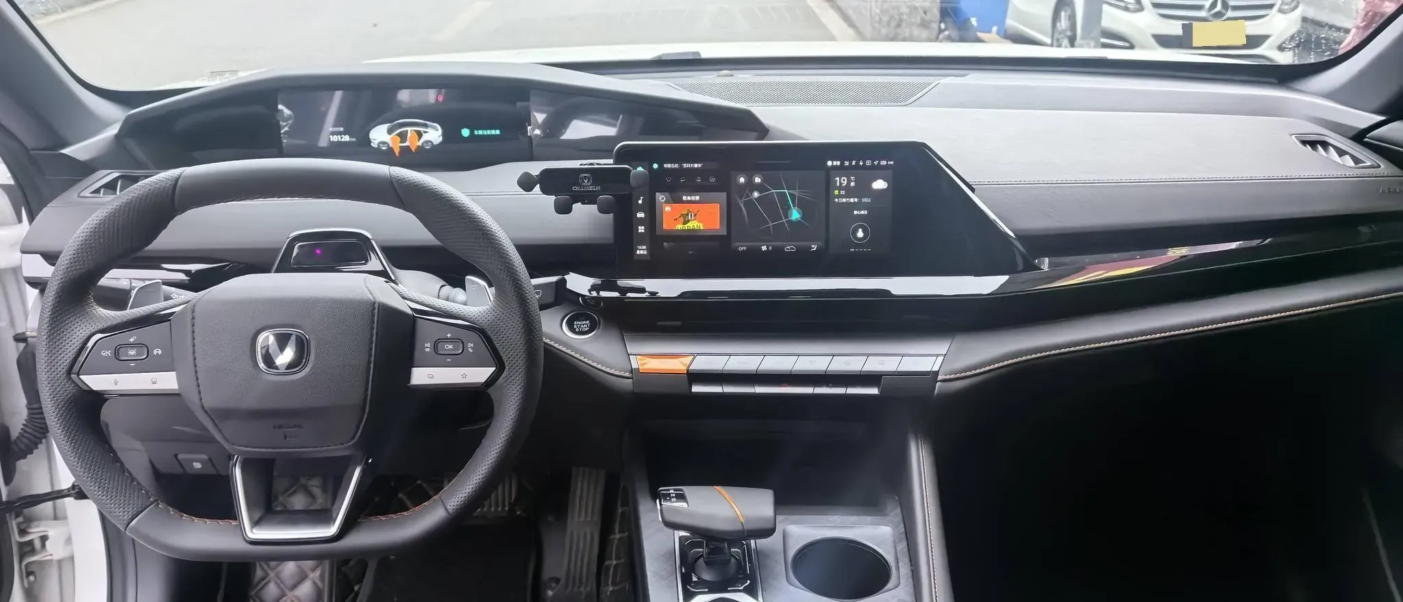 2023 ChangAn UNI-V 1.5T 188HP L4 7DCT,autocango,china used car exporter,china ev exporter,chinese used car exporter,chinese used ev exporter