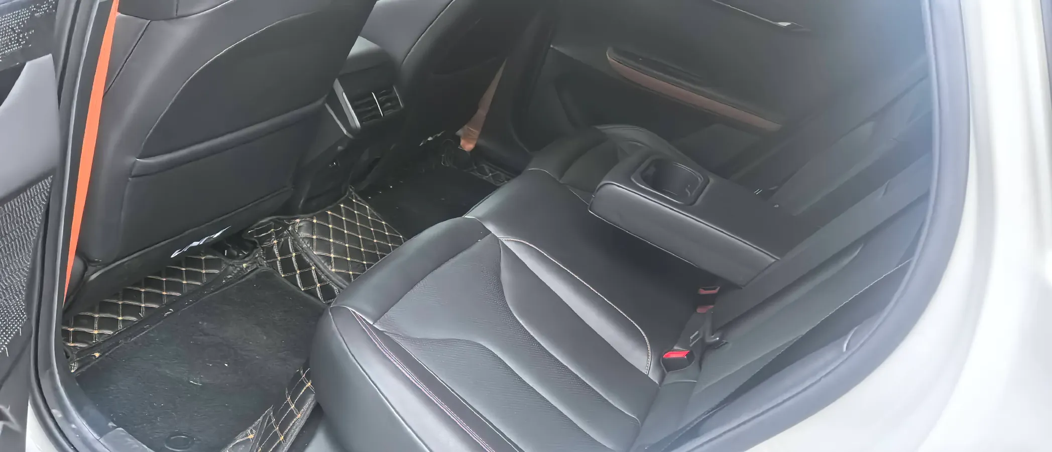 2023 ChangAn UNI-V 1.5T 188HP L4 7DCT,autocango,china used car exporter,china ev exporter,chinese used car exporter,chinese used ev exporter