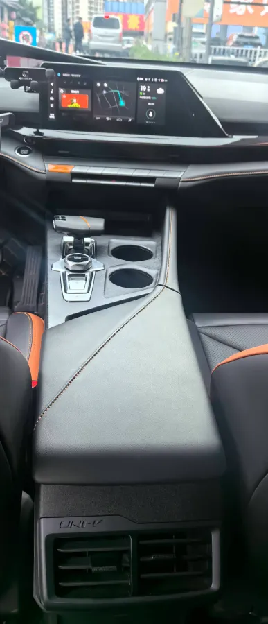 2023 ChangAn UNI-V 1.5T 188HP L4 7DCT,autocango,china used car exporter,china ev exporter,chinese used car exporter,chinese used ev exporter