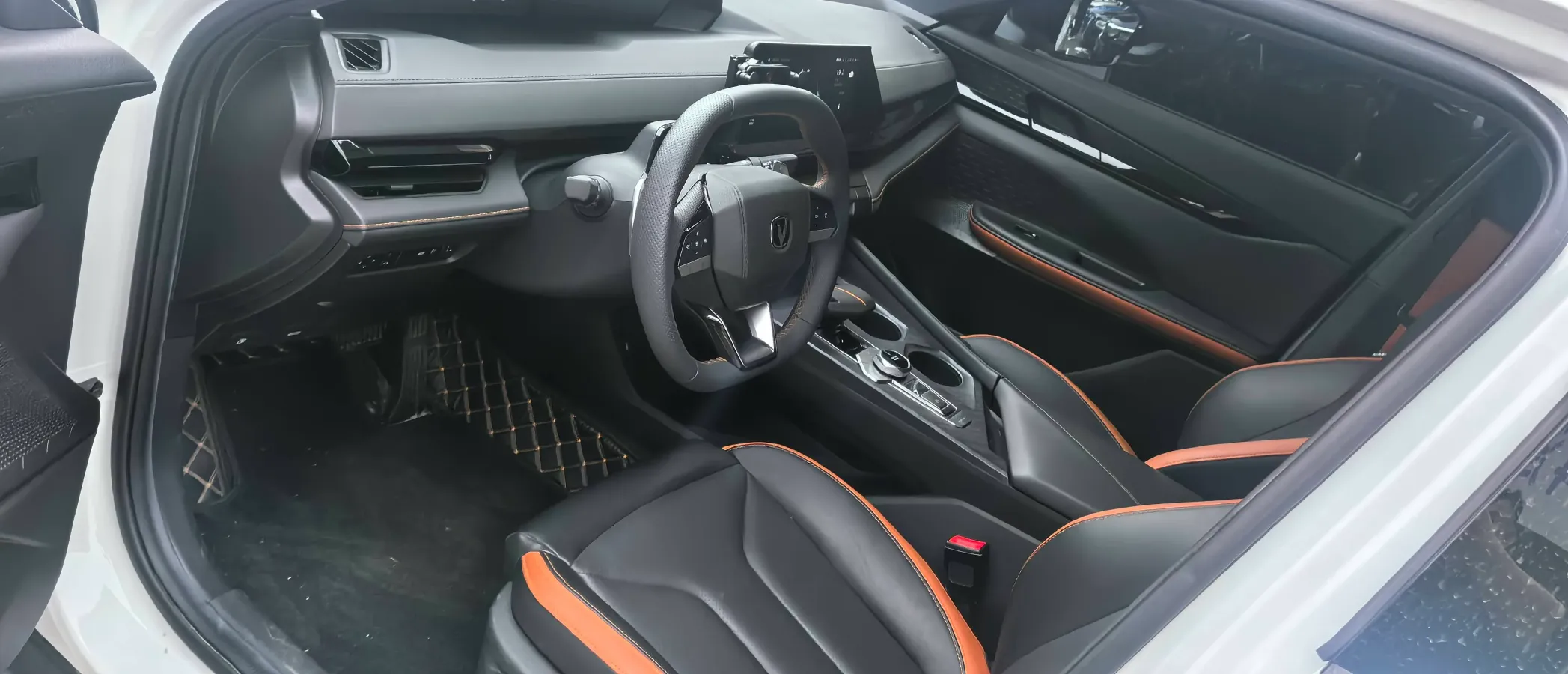 2023 ChangAn UNI-V 1.5T 188HP L4 7DCT,autocango,china used car exporter,china ev exporter,chinese used car exporter,chinese used ev exporter