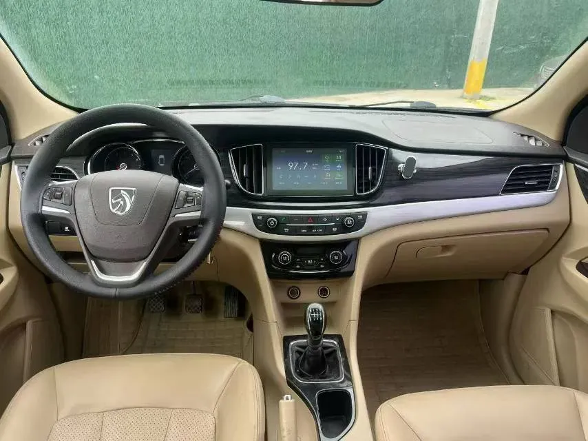 2016 BaoJun 730 1.5L 112HP L4 5MT,autocango,china used car exporter,china ev exporter,chinese used car exporter,chinese used ev exporter