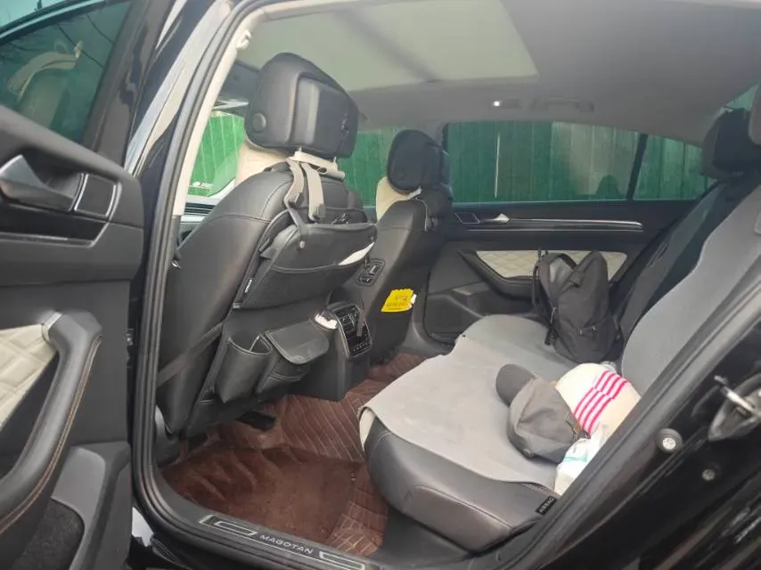 2023 Volkswagen Magotan 2.0T 220HP L4 7DCT,autocango,china used car exporter,china ev exporter,chinese used car exporter,chinese used ev exporter