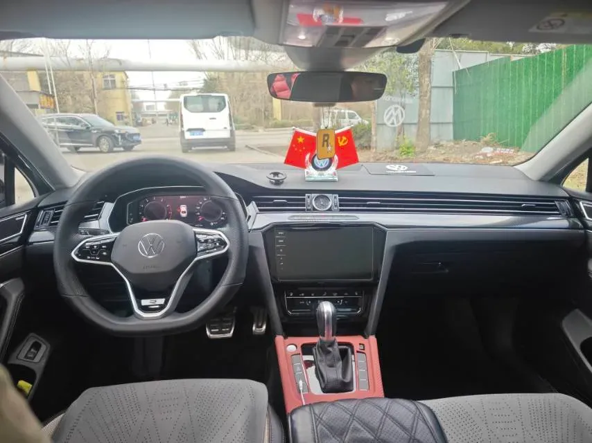2023 Volkswagen Magotan 2.0T 220HP L4 7DCT,autocango,china used car exporter,china ev exporter,chinese used car exporter,chinese used ev exporter