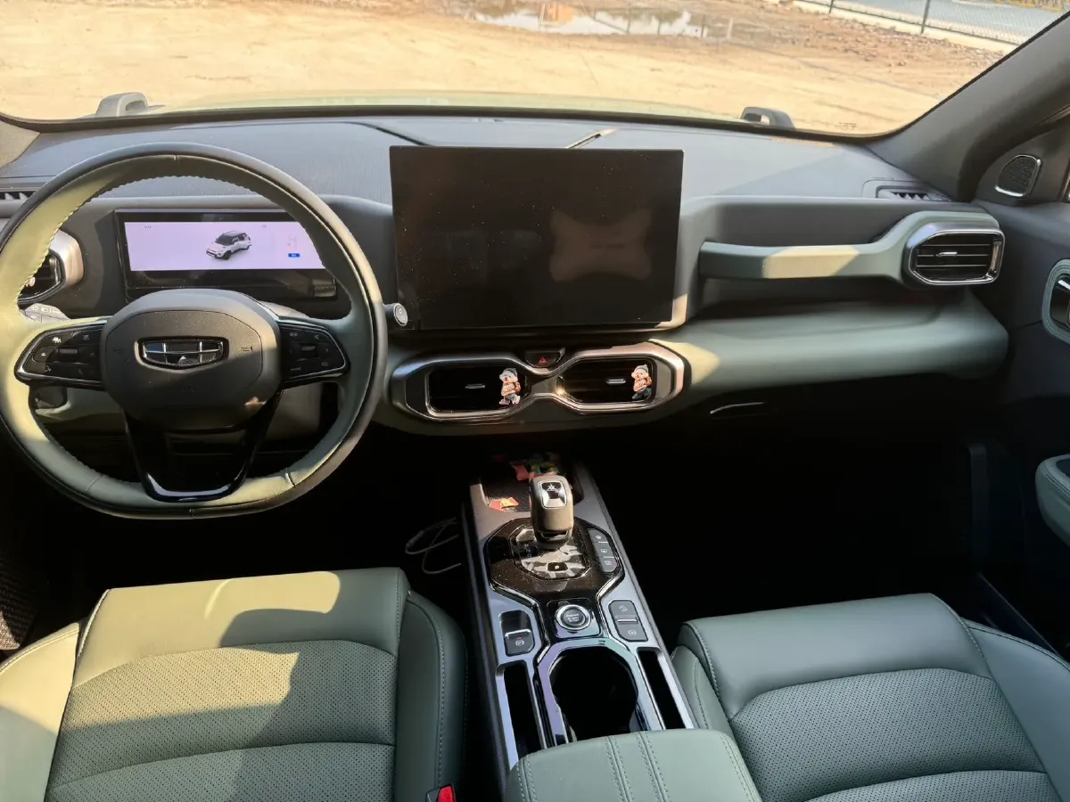 2025 Geely Cowboy 1.5T 181HP L4 7DCT,autocango,china used car exporter,china ev exporter,chinese used car exporter,chinese used ev exporter