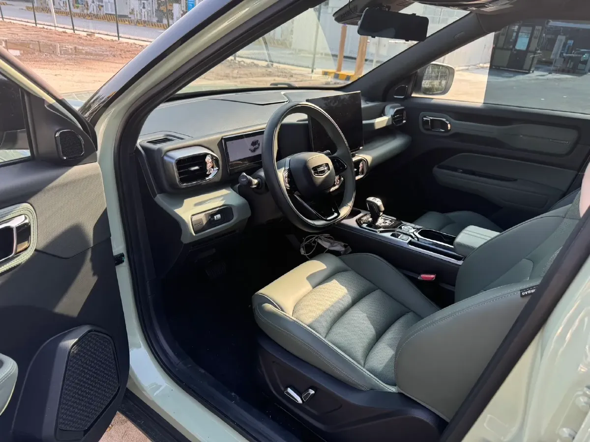 2025 Geely Cowboy 1.5T 181HP L4 7DCT,autocango,china used car exporter,china ev exporter,chinese used car exporter,chinese used ev exporter