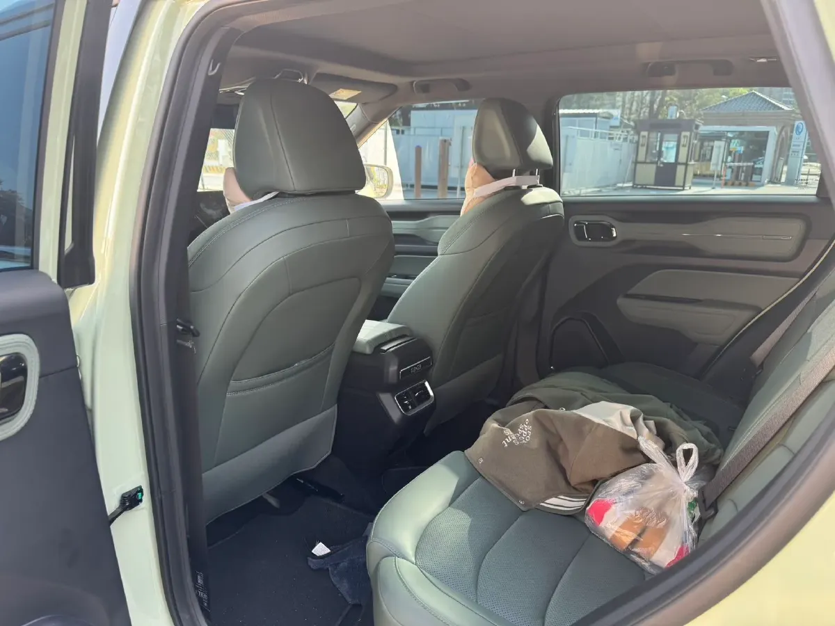 2025 Geely Cowboy 1.5T 181HP L4 7DCT,autocango,china used car exporter,china ev exporter,chinese used car exporter,chinese used ev exporter