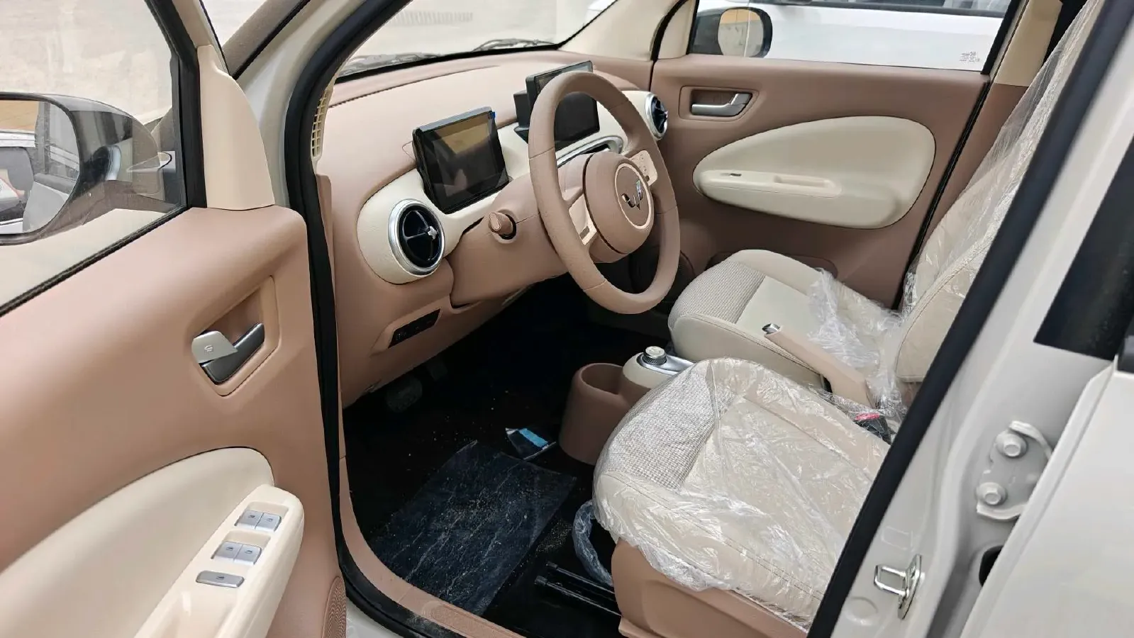 2025 WuLing HongGuang MINI EV BEV 16.2KWH,autocango,china used car exporter,china ev exporter,chinese used car exporter,chinese used ev exporter