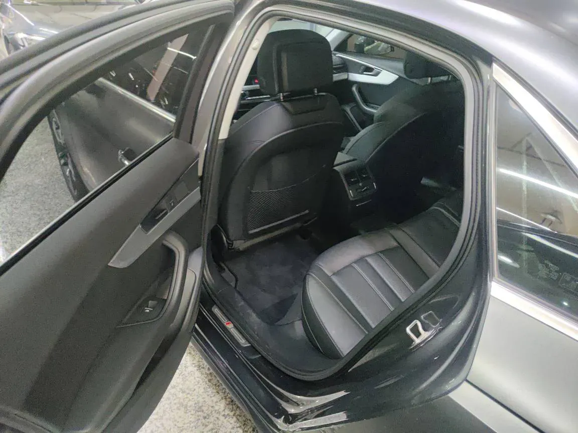 2020 Audi A4L 2.0T 190HP L4 7DCT,autocango,china used car exporter,china ev exporter,chinese used car exporter,chinese used ev exporter