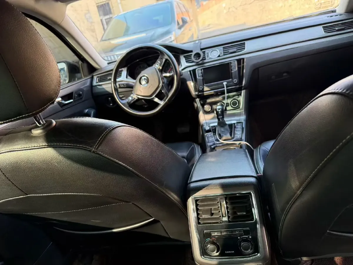 2017 Volkswagen Passat 1.8T 180HP L4 7DCT,autocango,china used car exporter,china ev exporter,chinese used car exporter,chinese used ev exporter