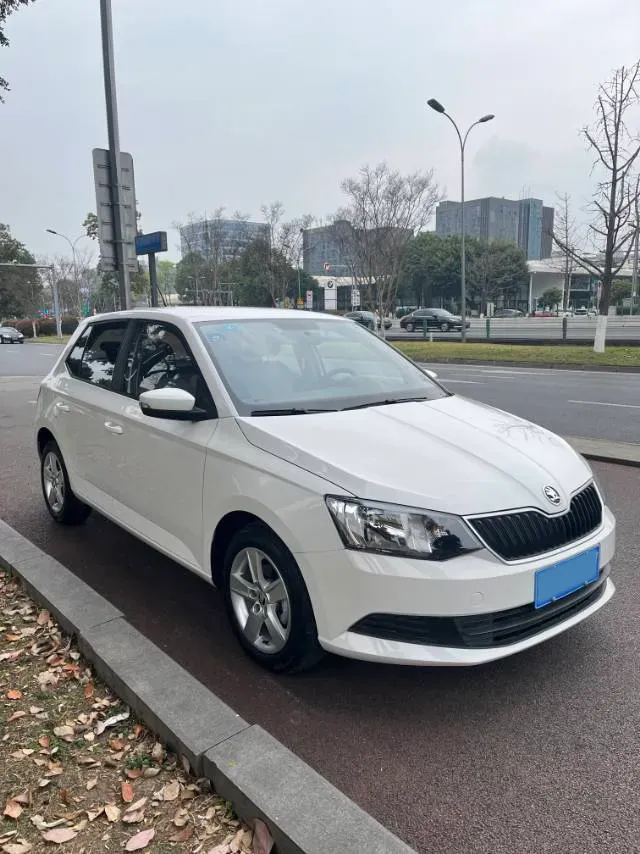 2017 Skoda Fabia 1.4L 90HP L4 6AT,autocango,china used car exporter,china ev exporter,chinese used car exporter,chinese used ev exporter