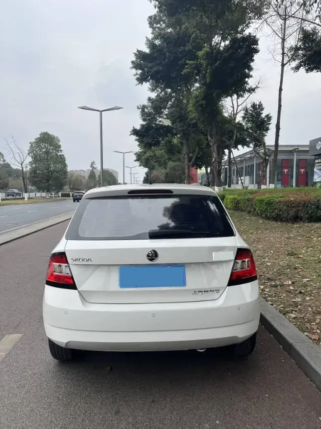 2017 Skoda Fabia 1.4L 90HP L4 6AT,autocango,china used car exporter,china ev exporter,chinese used car exporter,chinese used ev exporter