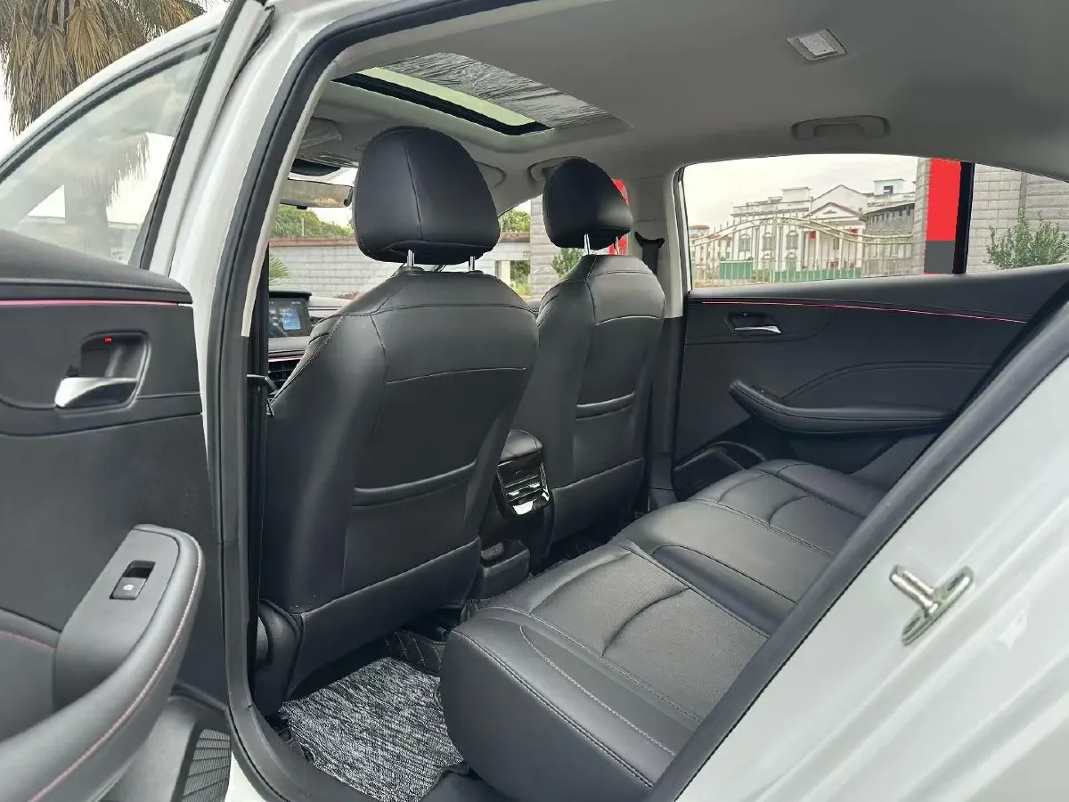 2023 Roewe i5 1.5L 129HP L4 CVT,autocango,china used car exporter,china ev exporter,chinese used car exporter,chinese used ev exporter