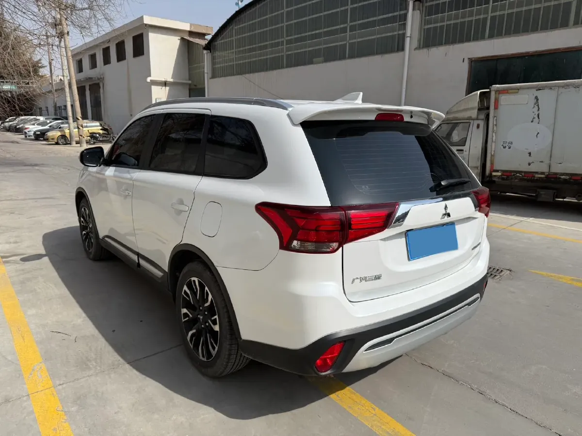 2020 Mitsubishi Outlander 2.0L 166HP L4 CVT,autocango,china used car exporter,china ev exporter,chinese used car exporter,chinese used ev exporter