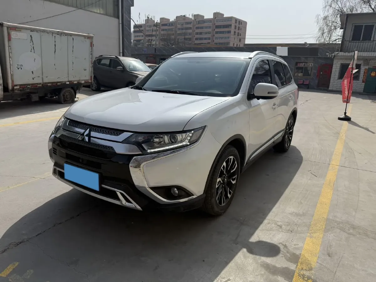 2020 Mitsubishi Outlander 2.0L 166HP L4 CVT,autocango,china used car exporter,china ev exporter,chinese used car exporter,chinese used ev exporter