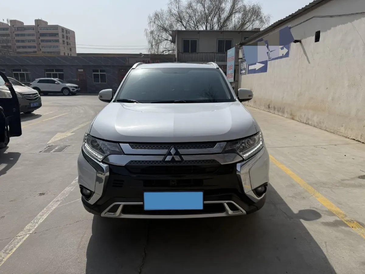 2020 Mitsubishi Outlander 2.0L 166HP L4 CVT,autocango,china used car exporter,china ev exporter,chinese used car exporter,chinese used ev exporter