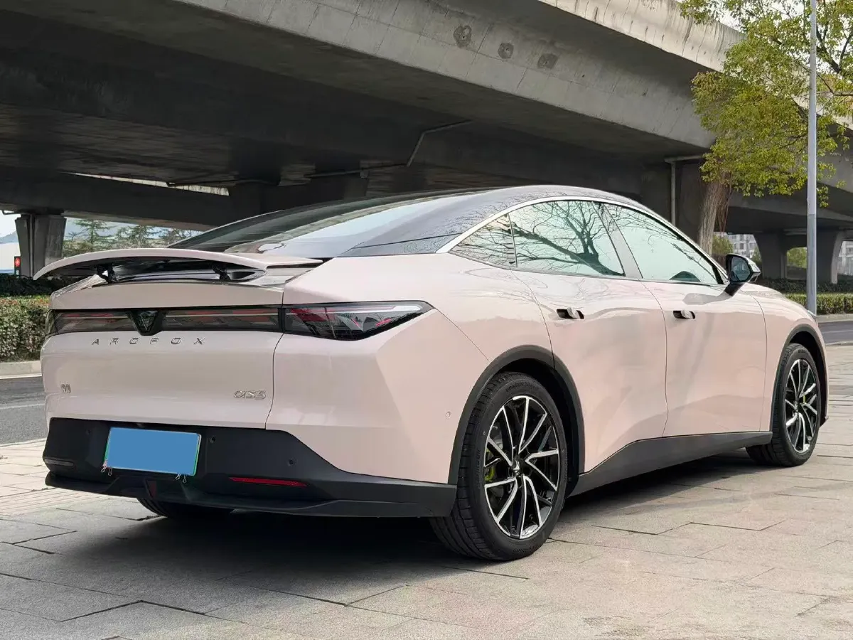 2024 ARCFOX αT5 BEV 79.2KWH,autocango,china used car exporter,china ev exporter,chinese used car exporter,chinese used ev exporter