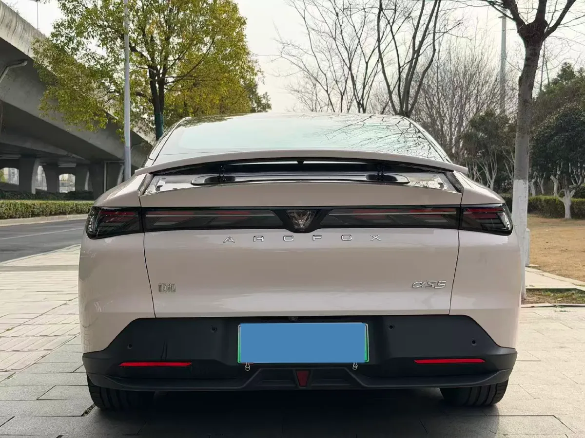 2024 ARCFOX αT5 BEV 79.2KWH,autocango,china used car exporter,china ev exporter,chinese used car exporter,chinese used ev exporter